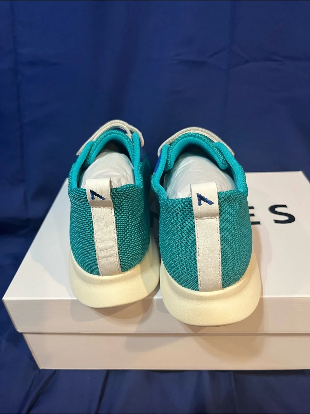 BLADES, Aaron, Aqua White Blue, Men's Velcro Strap Sneakers Size 10 NWT Box